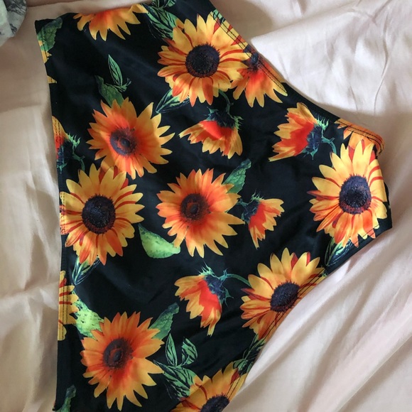 Cute sunflower black bikini bottoms - Picture 5 of 5